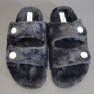 NWOT STEVE MADDEN CUDDLE SLIPPERS